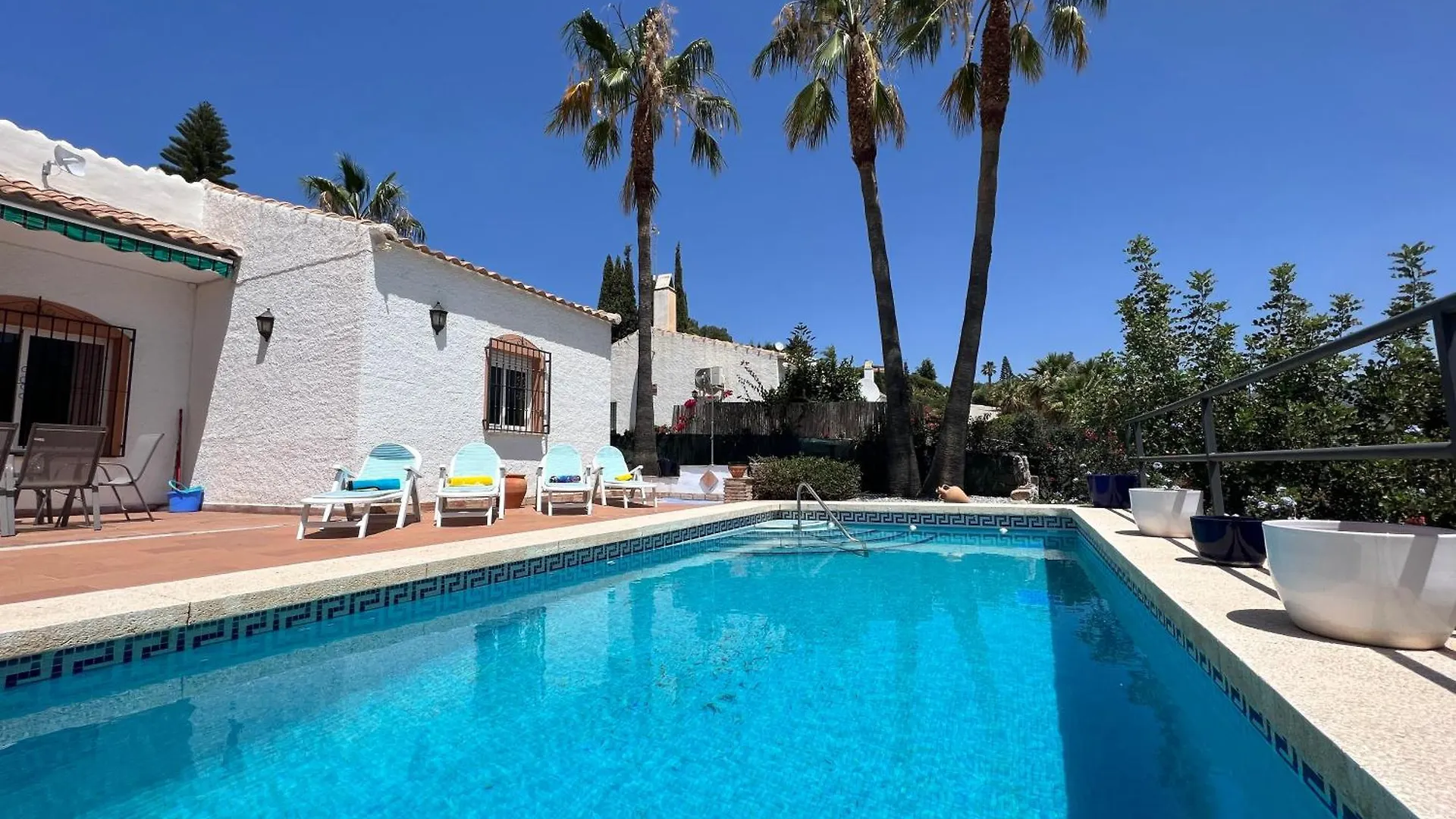 Cd-1383 Three Bedroom Villa With Pool Vinuela