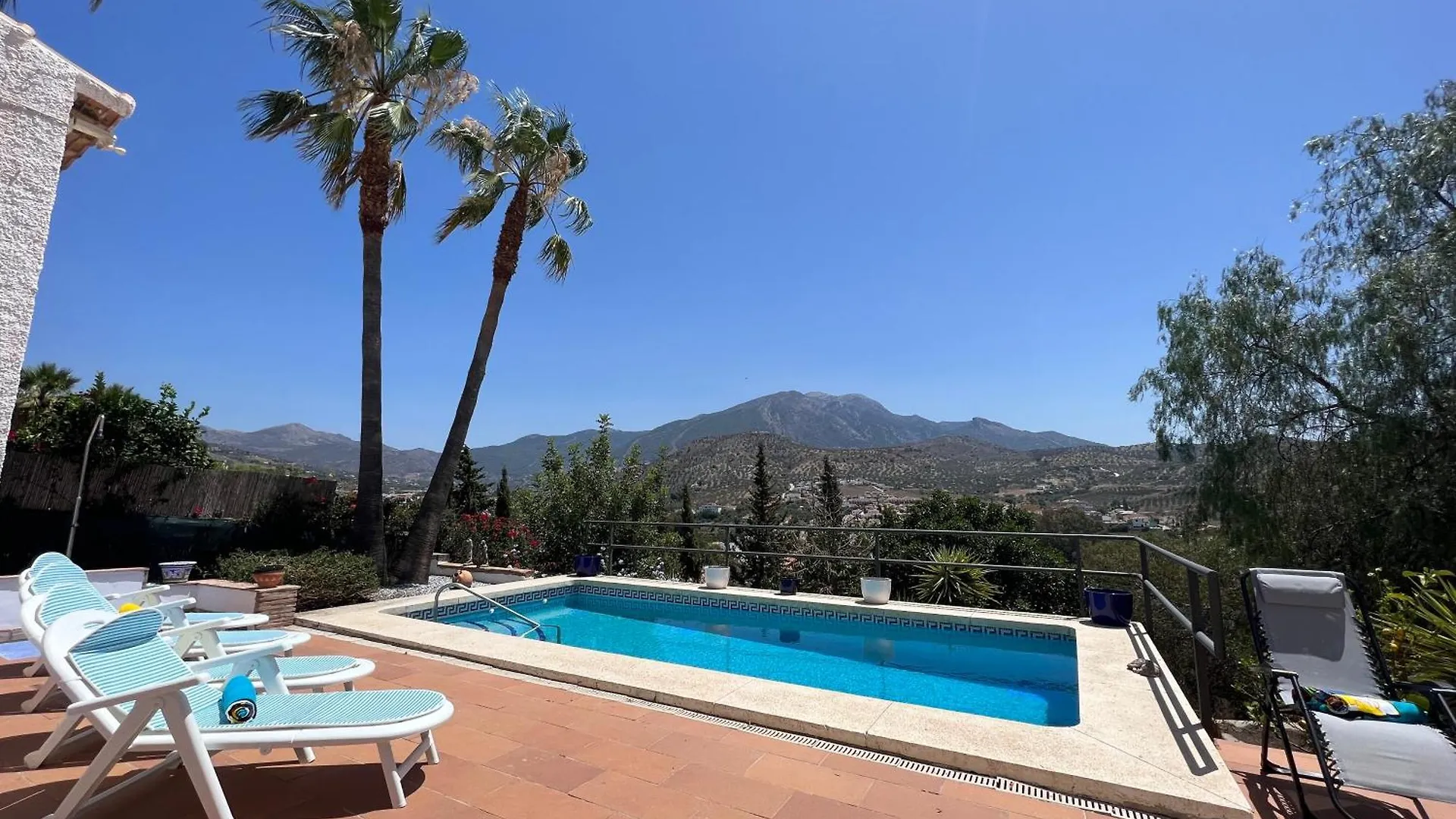 Cd-1383 Three Bedroom Villa With Pool Vinuela