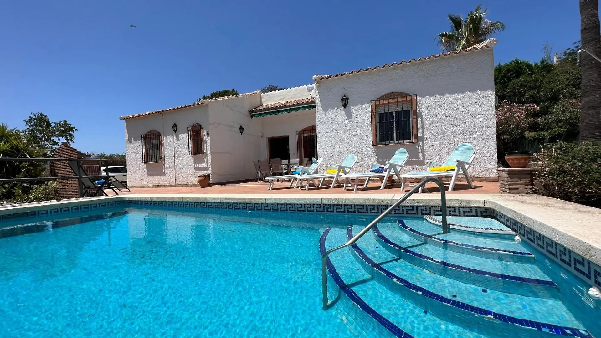 Cd-1383 Three Bedroom Villa With Pool Vinuela 0*,