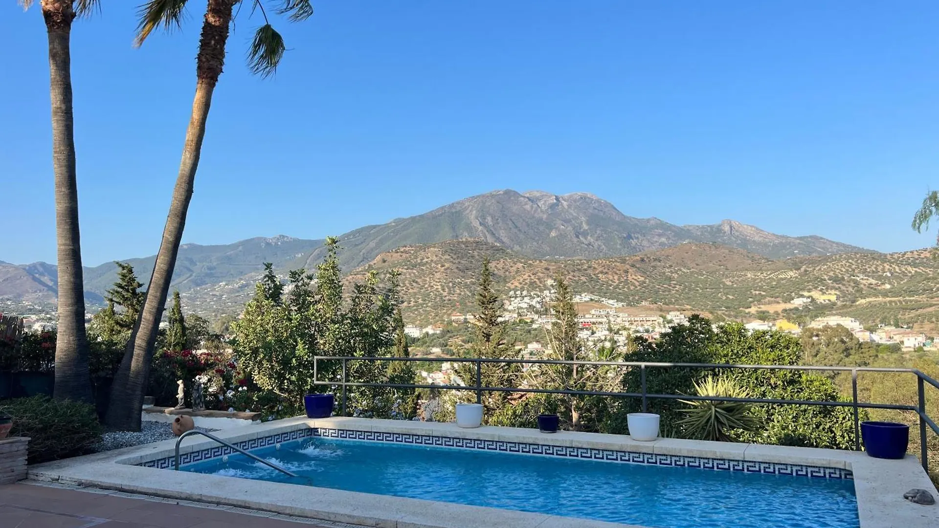 Cd-1383 Three Bedroom Villa With Pool Vinuela