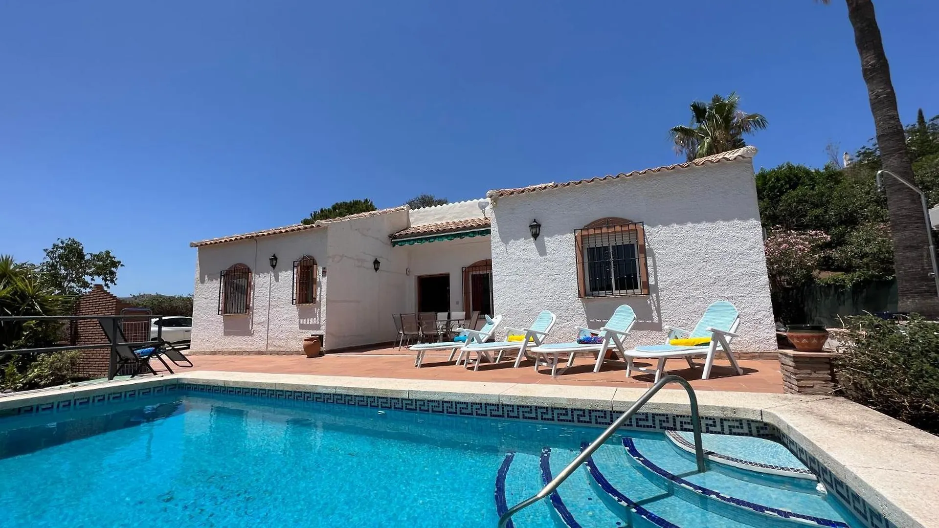 Cd-1383 Three Bedroom Villa With Pool Vinuela
