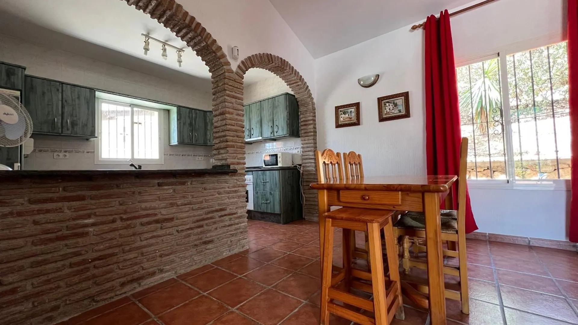 Cd-1383 Three Bedroom Villa With Pool Vinuela