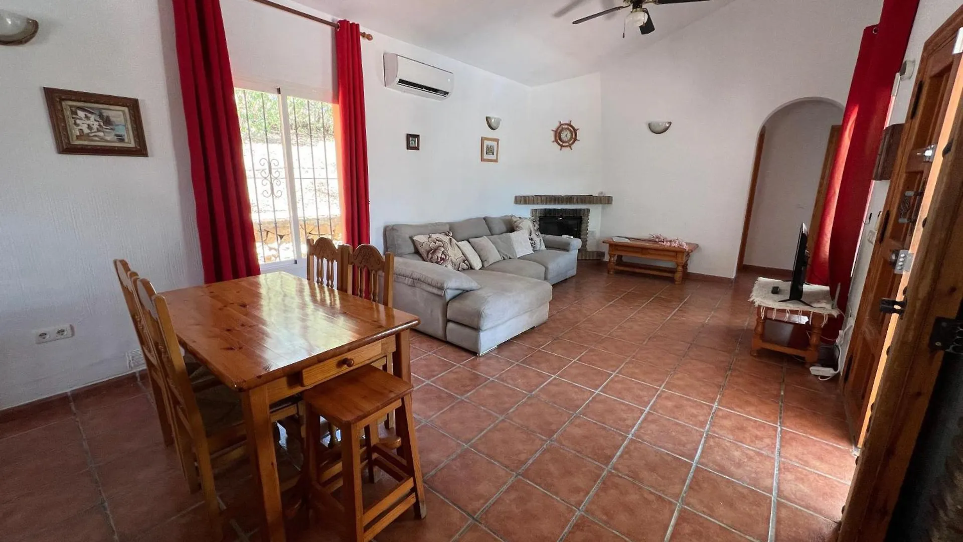 Cd-1383 Three Bedroom Villa With Pool Vinuela