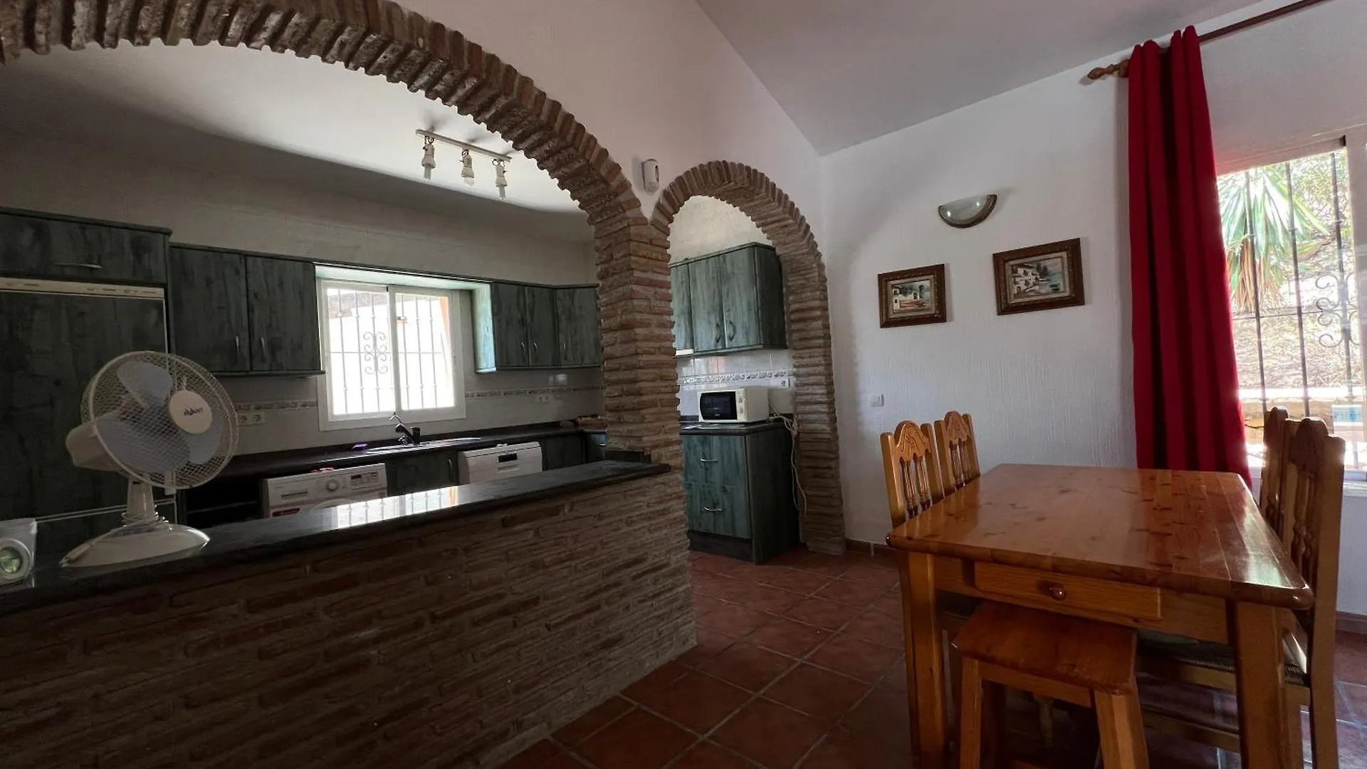Cd-1383 Three Bedroom Villa With Pool Vinuela