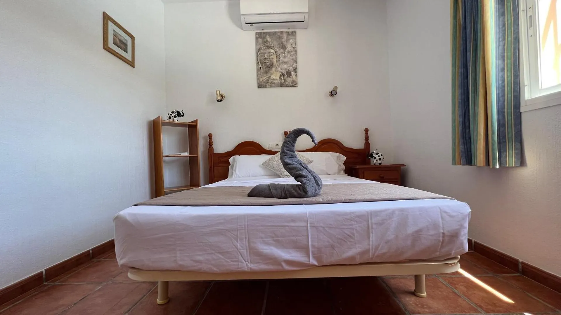 Cd-1383 Three Bedroom Villa With Pool Vinuela Spain