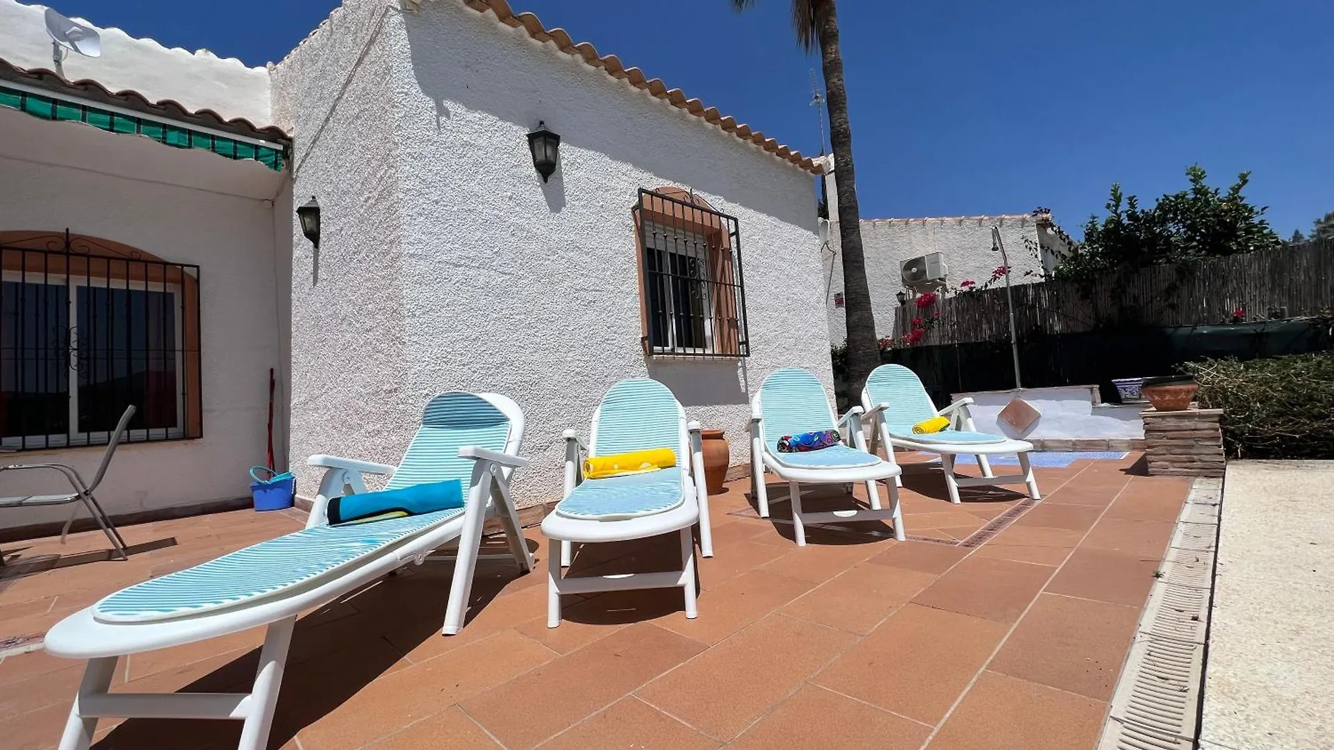 Cd-1383 Three Bedroom Villa With Pool Vinuela