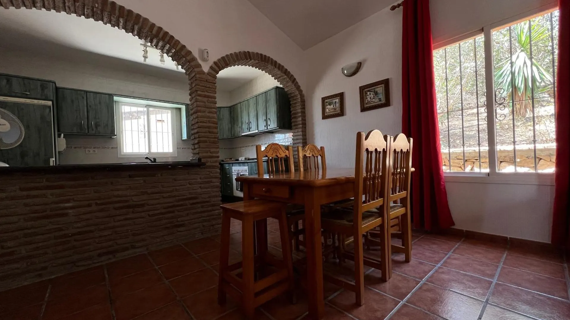 Cd-1383 Three Bedroom Villa With Pool Vinuela
