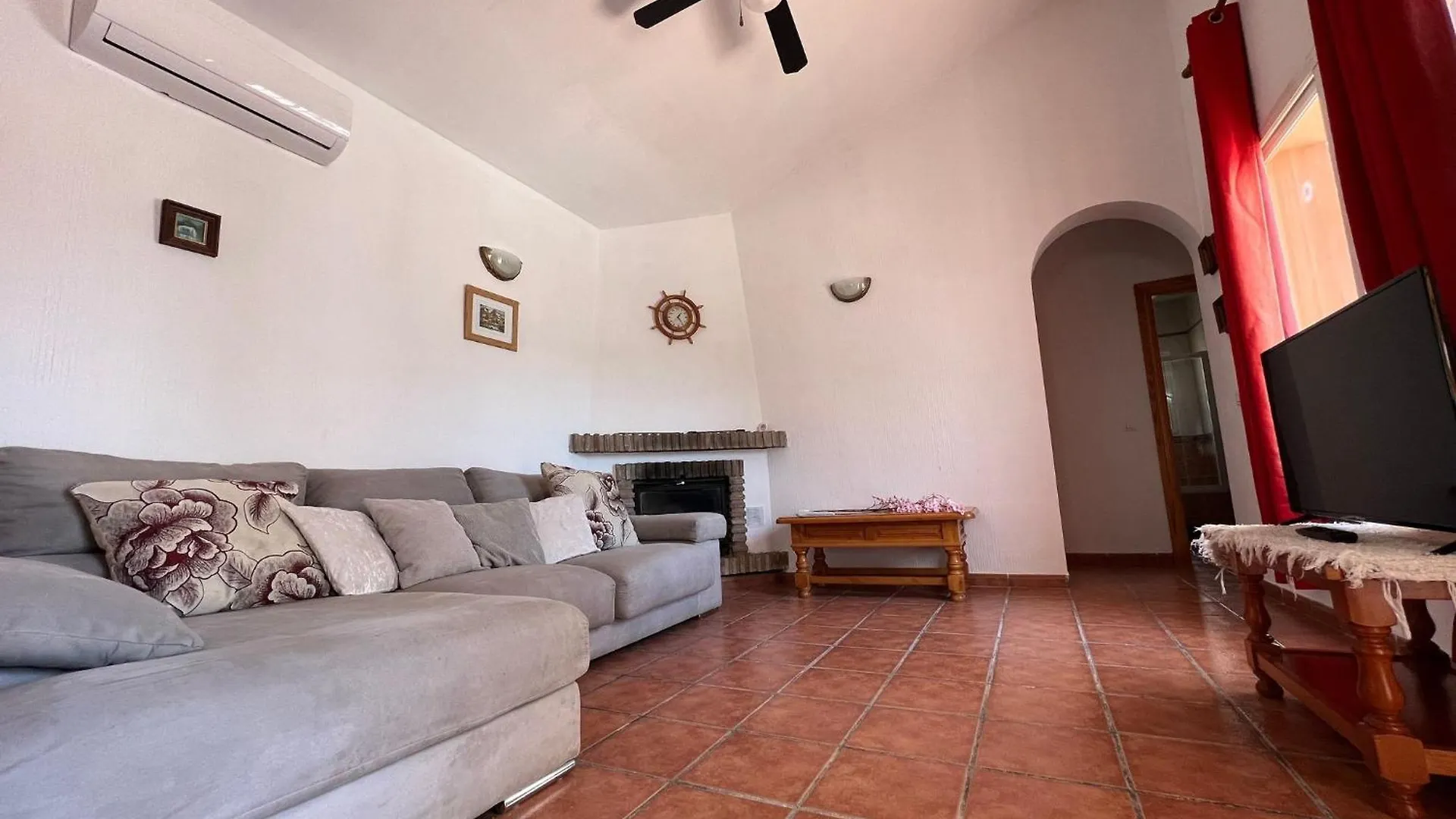 Cd-1383 Three Bedroom Villa With Pool Vinuela