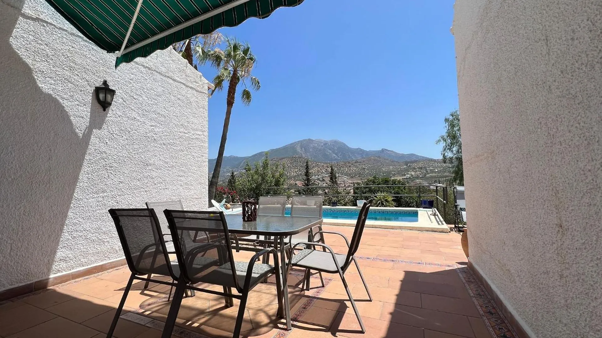 Cd-1383 Three Bedroom Villa With Pool Vinuela Spain