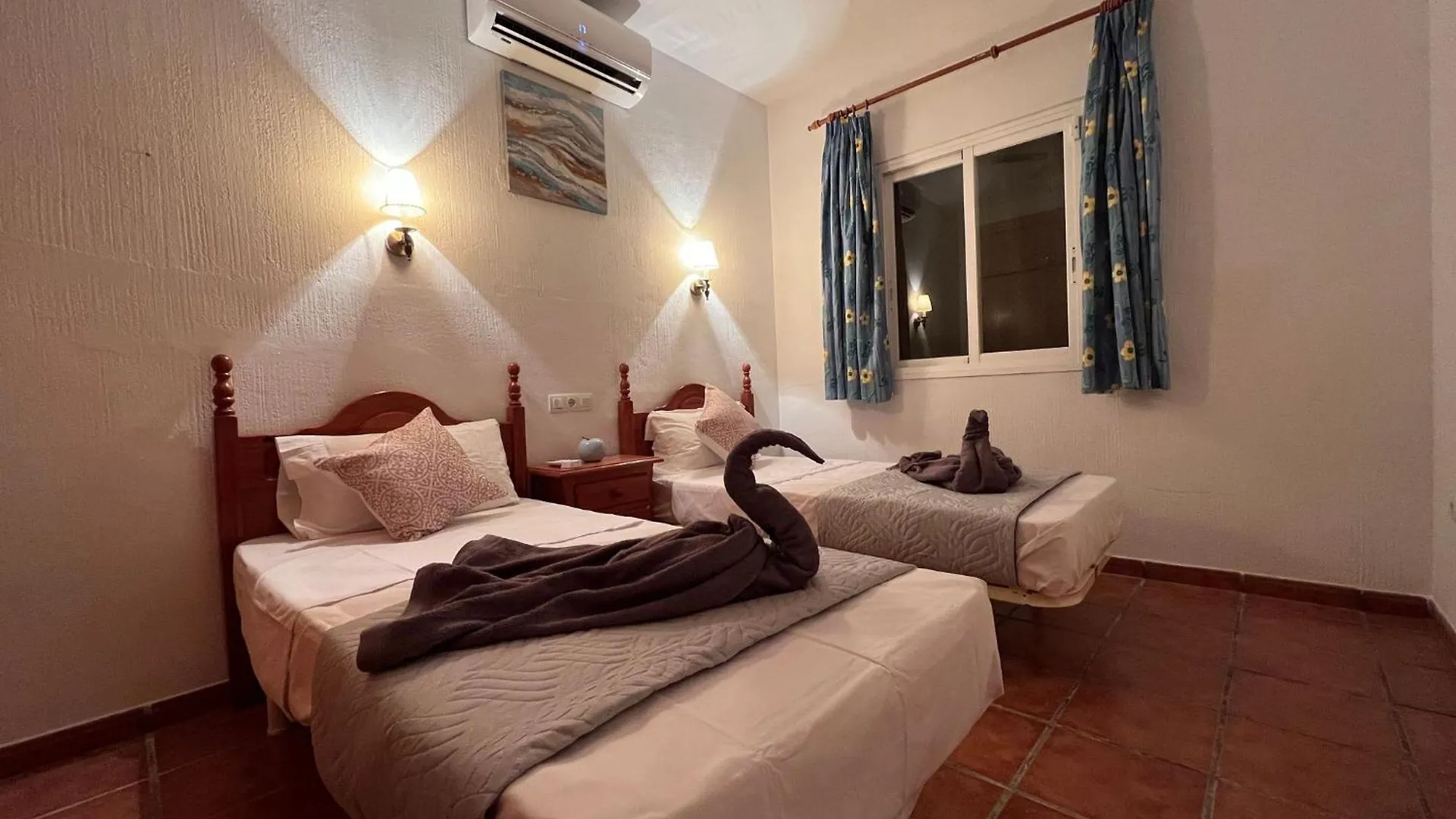 Cd-1383 Three Bedroom Villa With Pool Vinuela