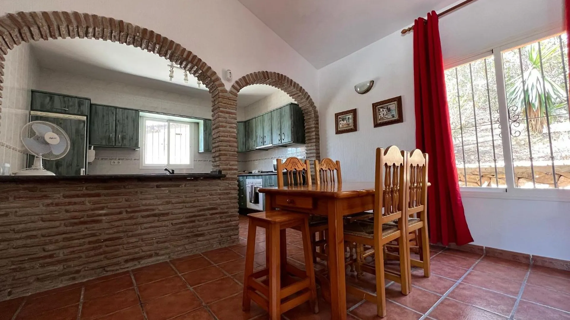 Cd-1383 Three Bedroom Villa With Pool Vinuela