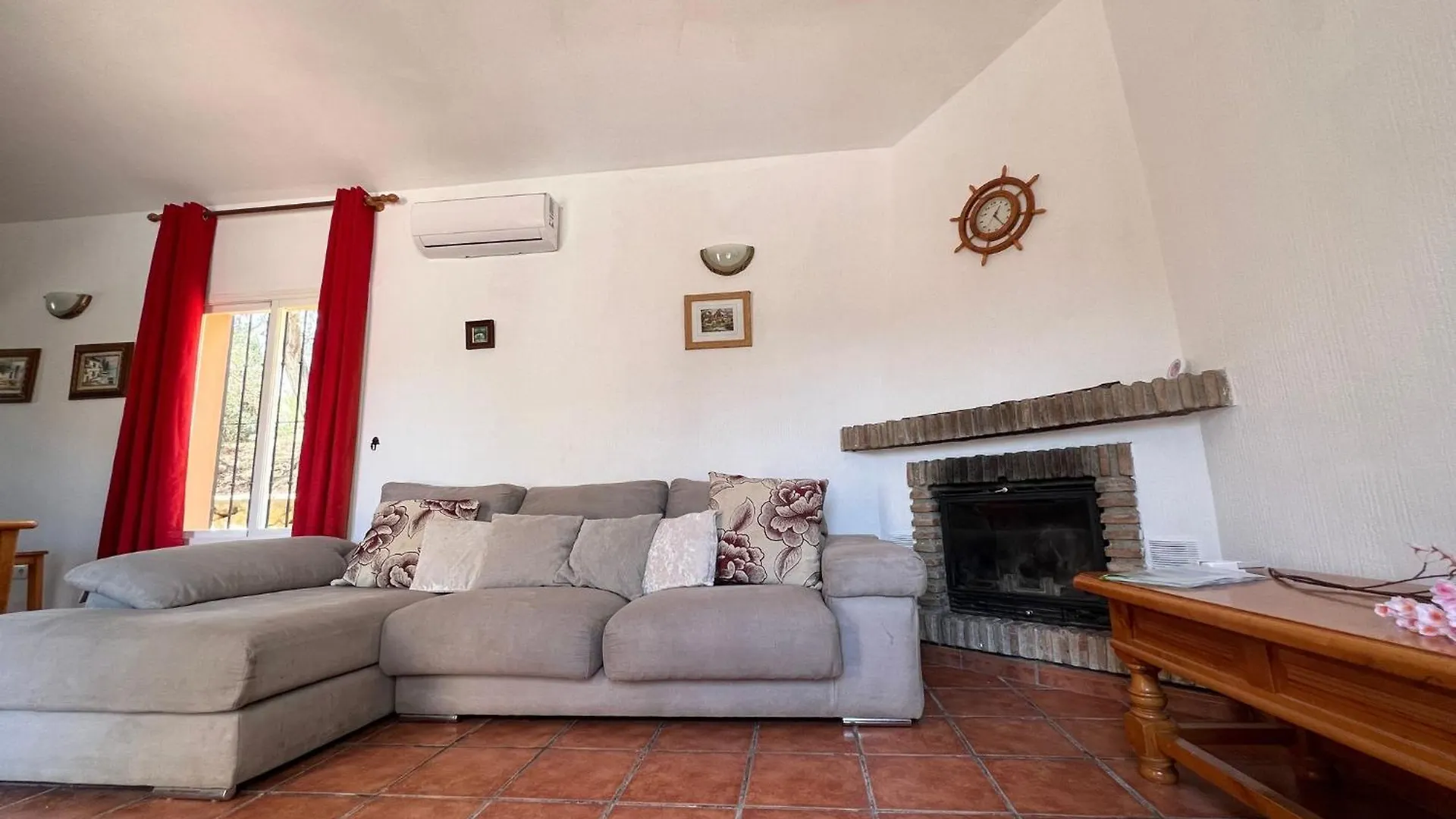 Cd-1383 Three Bedroom Villa With Pool Vinuela