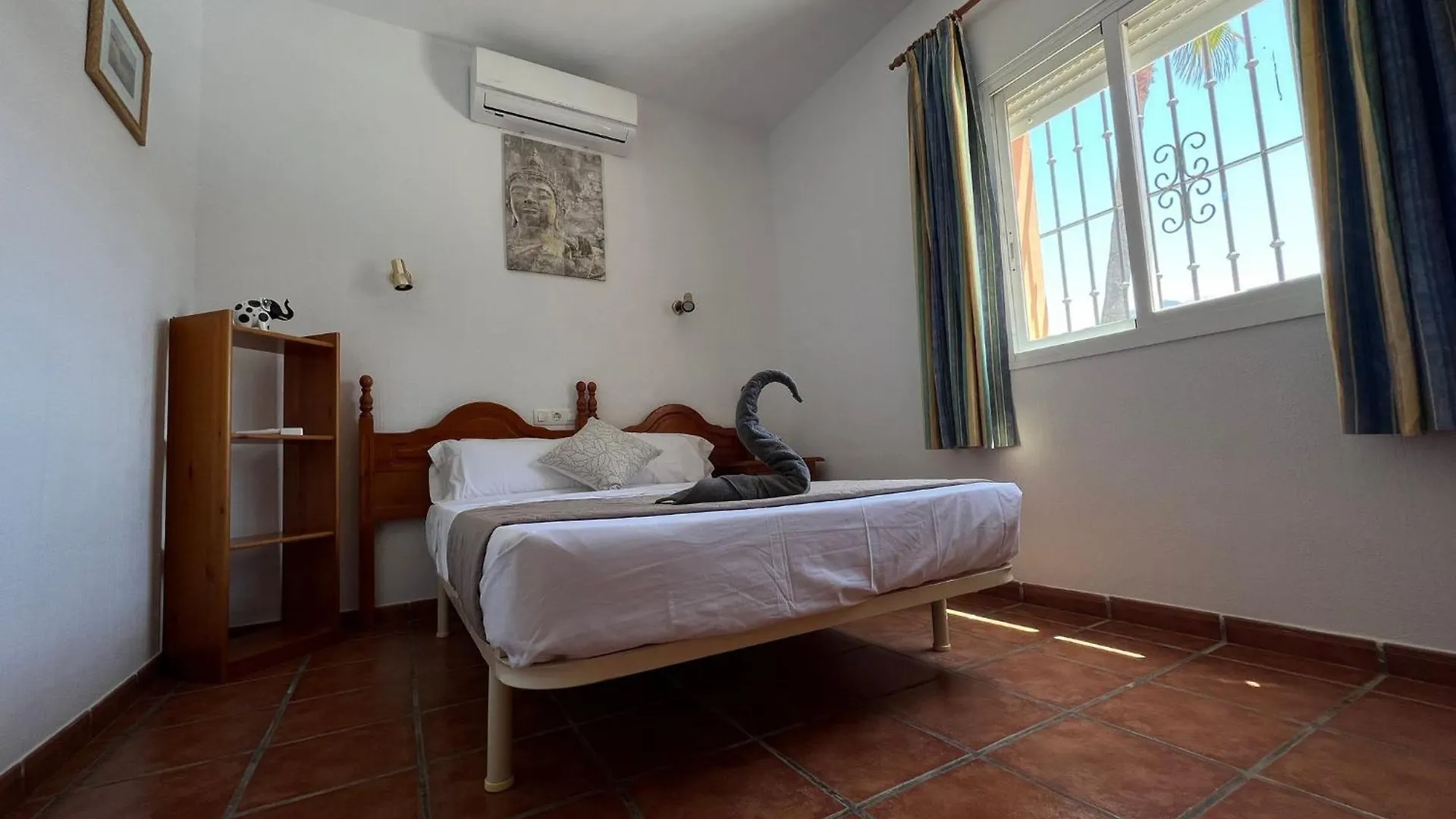 Cd-1383 Three Bedroom Villa With Pool Vinuela Spain