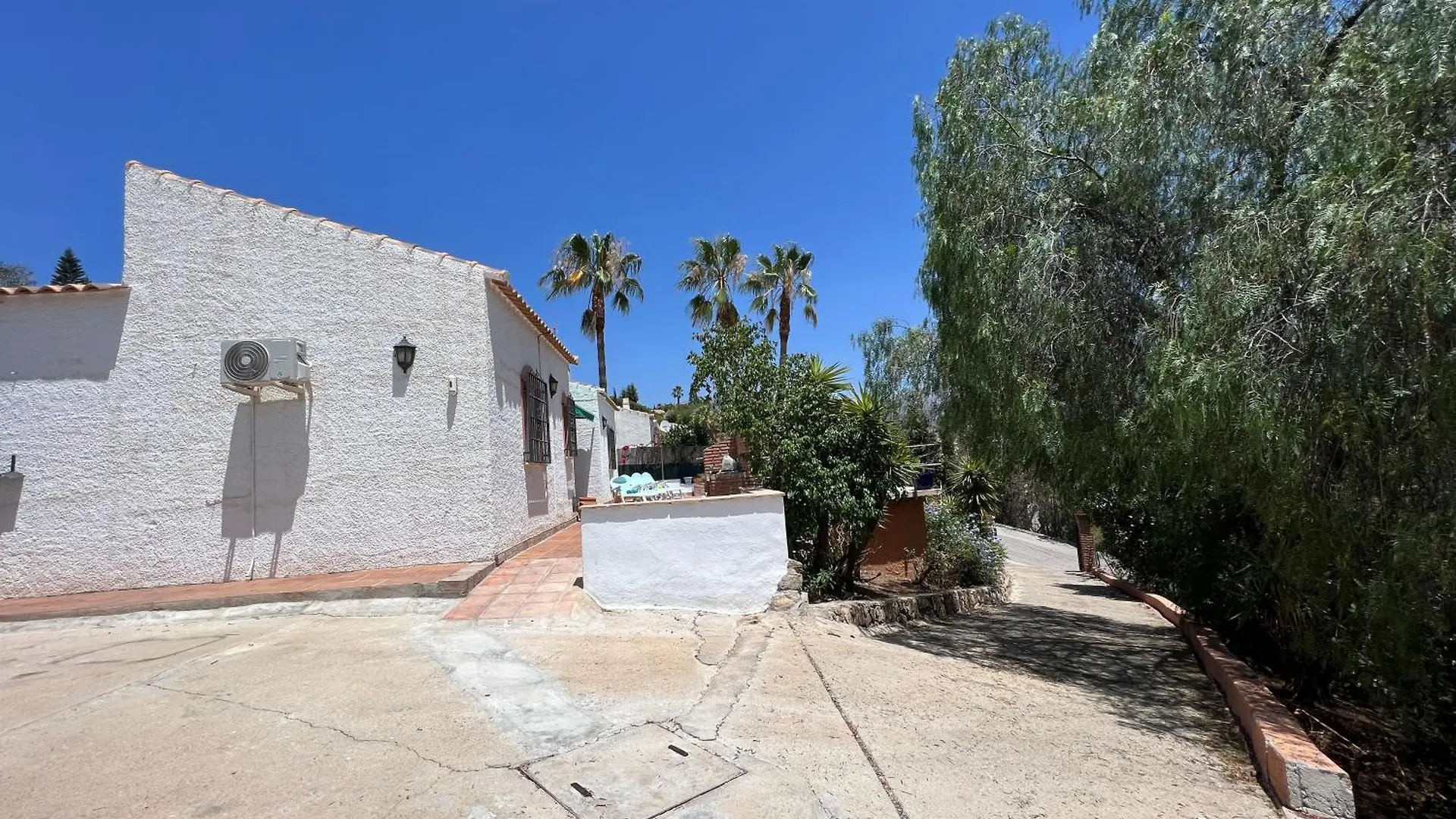 Cd-1383 Three Bedroom Villa With Pool Vinuela