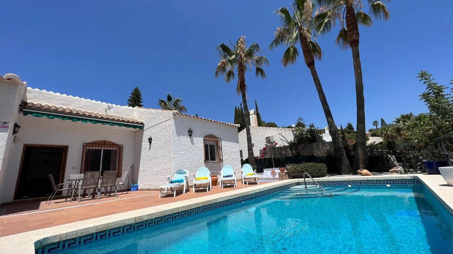 Cd-1383 Three Bedroom Villa With Pool Vinuela Spain