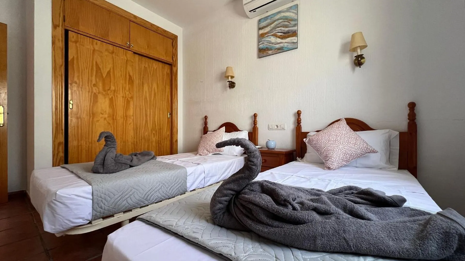 Cd-1383 Three Bedroom Villa With Pool Vinuela Spain